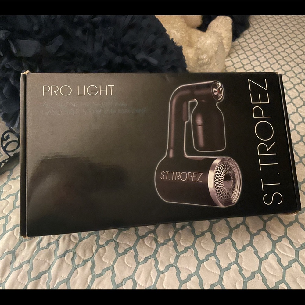 Spray on self tanner machine